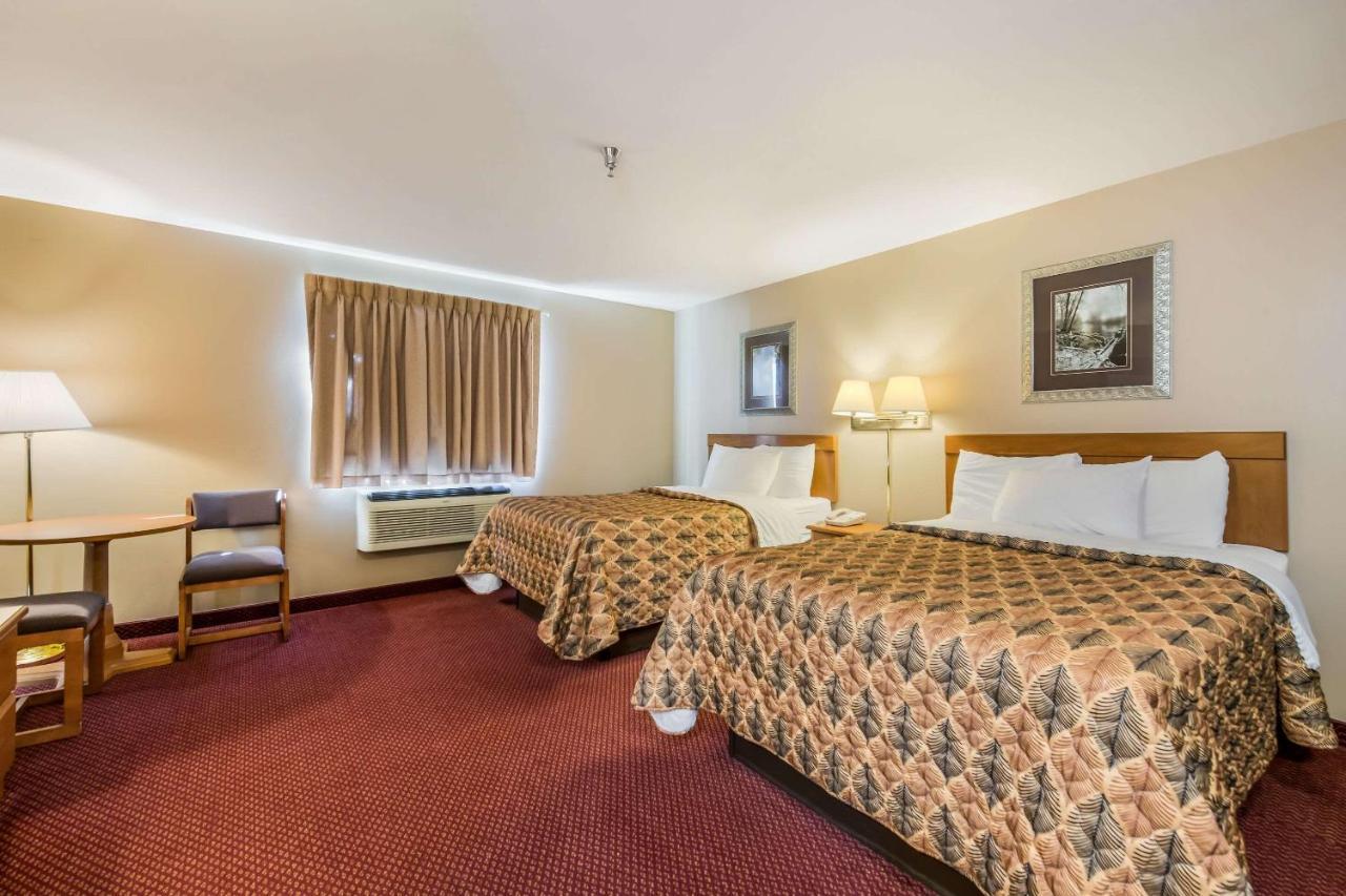 Econo Lodge Rice Lake Экстерьер фото