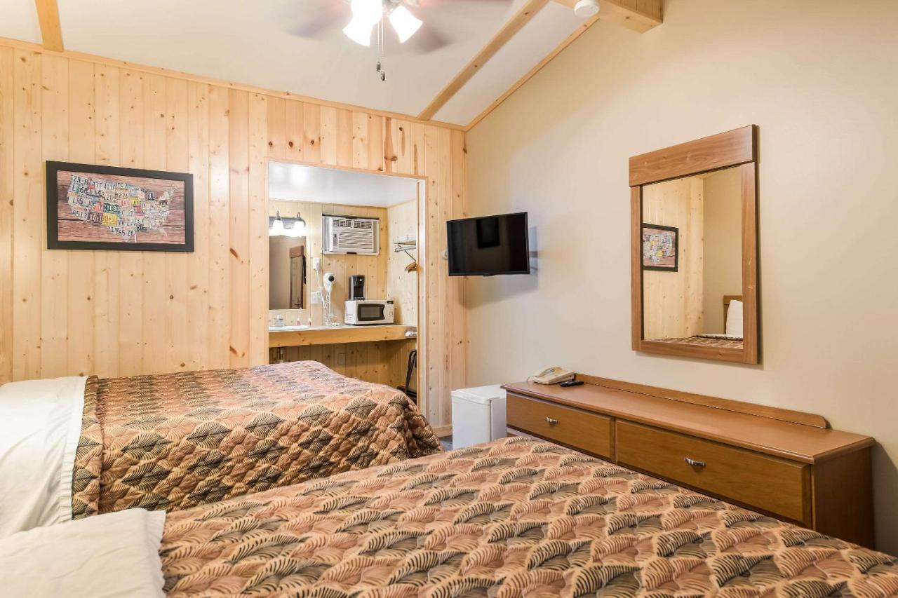 Econo Lodge Rice Lake Экстерьер фото