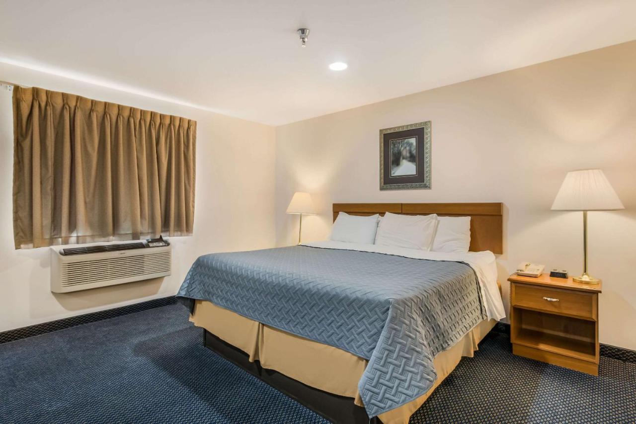 Econo Lodge Rice Lake Экстерьер фото