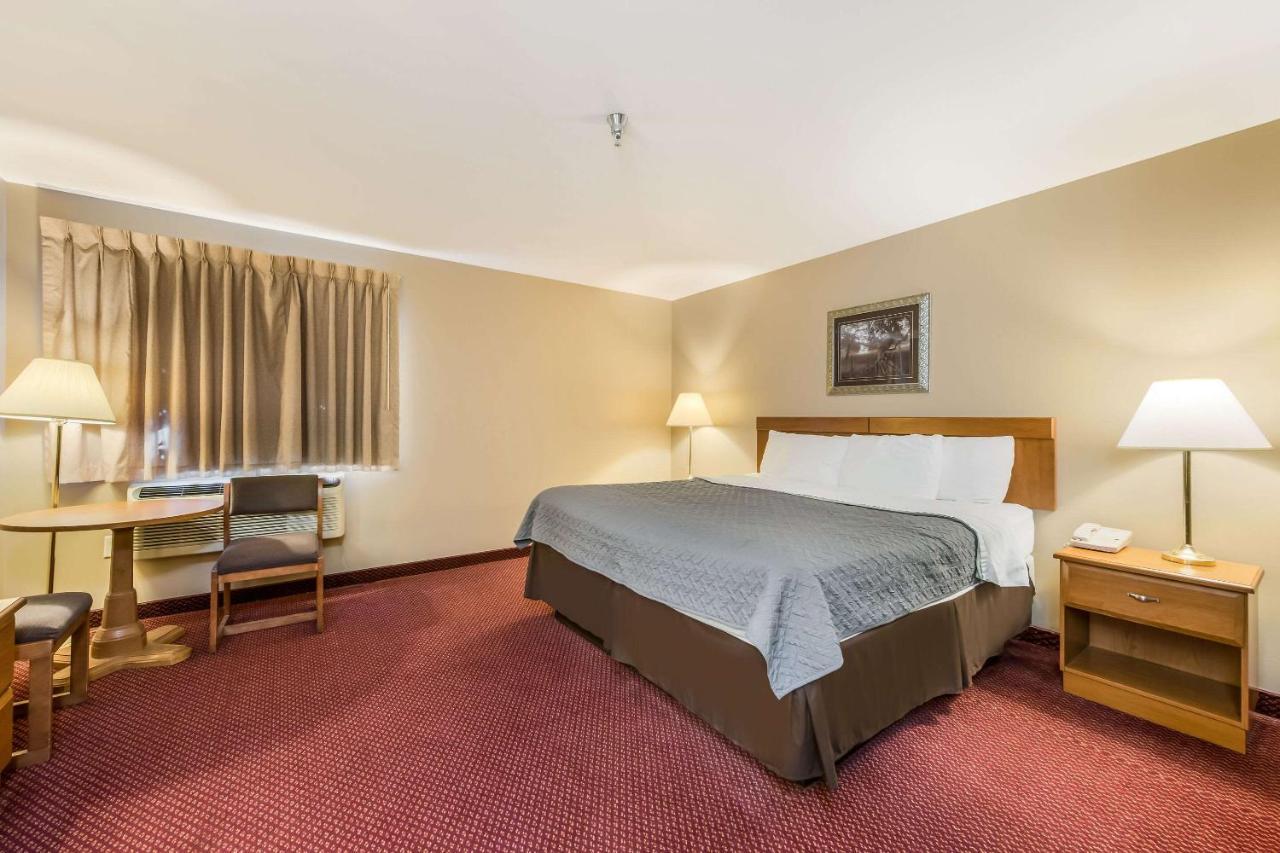 Econo Lodge Rice Lake Экстерьер фото