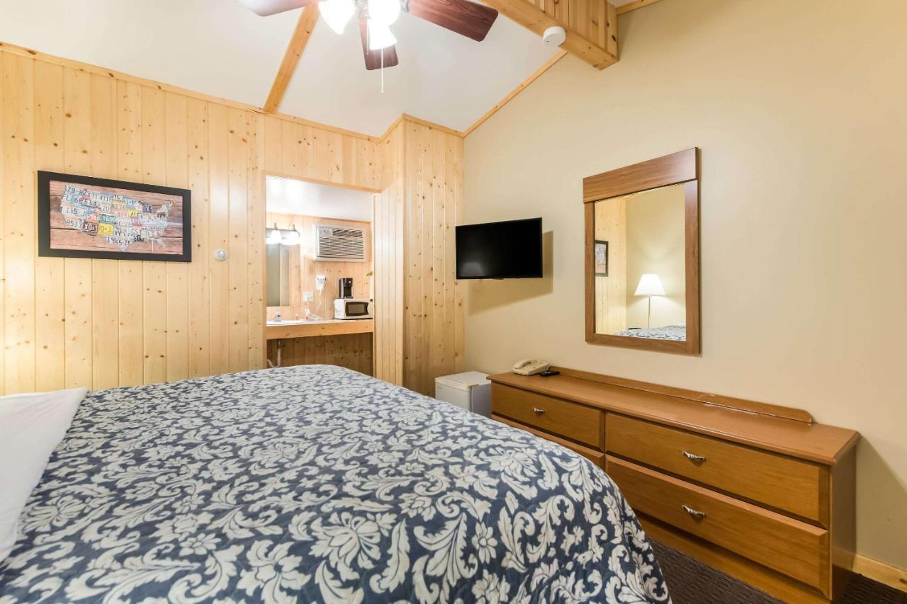Econo Lodge Rice Lake Экстерьер фото