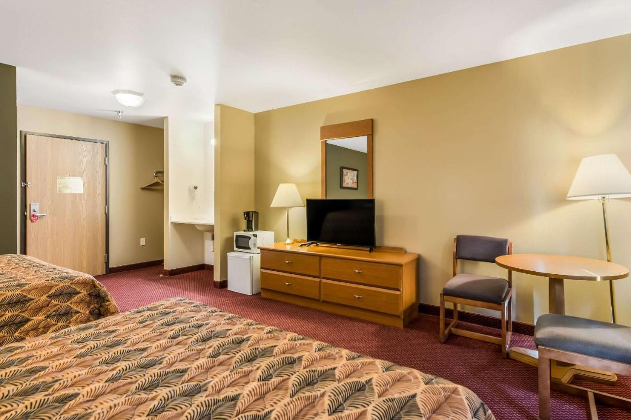 Econo Lodge Rice Lake Экстерьер фото