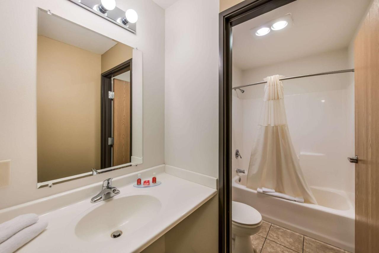 Econo Lodge Rice Lake Экстерьер фото