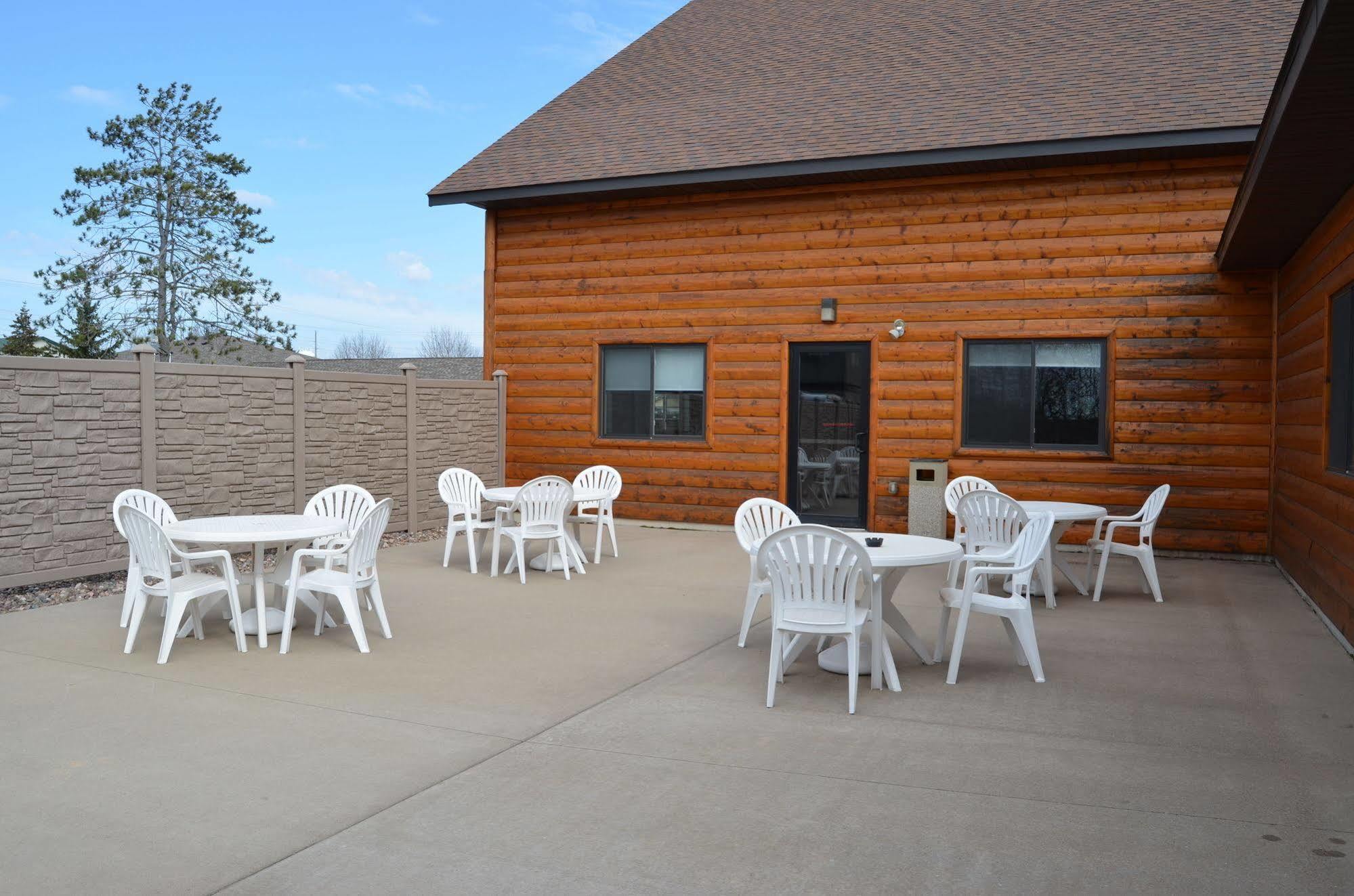 Econo Lodge Rice Lake Экстерьер фото